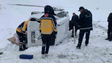Feci Kaza: Ticari Araç Minibüse Çarptı, 2 Yaralı