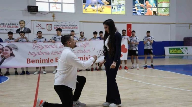 Sivas'ta Hentbol Maçında Evlilik Teklifi