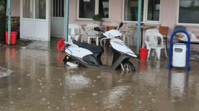 Su Bastı, Vatandaşlar Sandalyelerle Çıkmayı Başardı