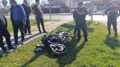 Kırmızı Işıkta Çarpışan Motosiklet ve Kamyonet: 2 Yaralı