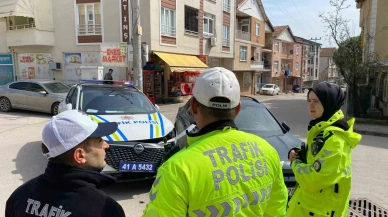 Polis Oto ile Otomobil Çarpıştı Yaralanan Yok