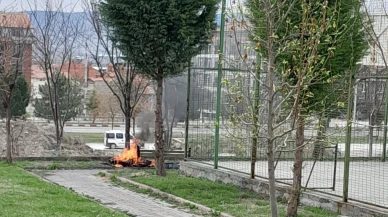 Çocuklardan Lastik Yangınına Müdahale