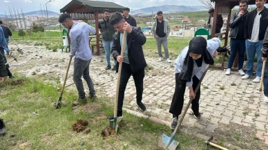 Sivas Cumhuriyet Üniversitesi’nde Ağaç Dikimi Etkinliği Düzenlendi