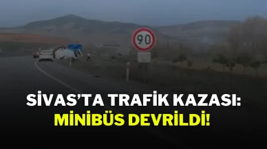 Sivas’ta Trafik Kazası: Minibüs Devrildi!