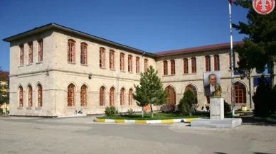 Sivas'ta Bir Okul Değil, Bir Değer Eksiliyor: Selçuk Lisesi’nde Sessiz Veda!