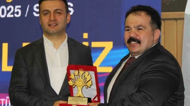 Sivas'ta Rıza Keser Anısına Düzenlenen Güreş Şampiyonası Devam Ediyor