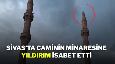 Sivas’ta Caminin Minaresine Yıldırım İsabet Etti