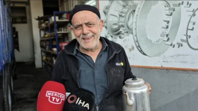 Depremde Çay Doldururken Çaydanlıkla Kaçtı