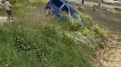 Otomobil Freni Çekilmedi Şarampole Uçtu