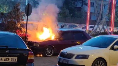 Park Halindeki Araçta Alevler Çıktı