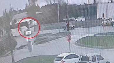 Otobüsün Arkadan Çarptığı Otomobil Hurdaya Döndü
