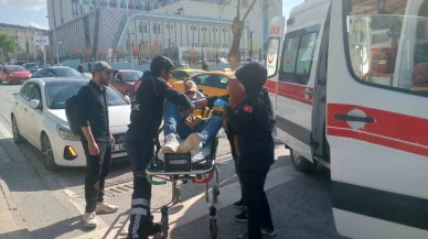 Cadde Üzerinde Trafik Kazası: 3 Yaralı