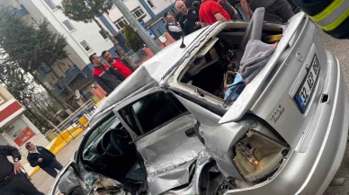 Otomobil Halk Otobüsüne Çarptı: 1 Ölü, 3 Yaralı