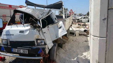 Kamyonet Köprü İnşaatına Çarptı: 1 Ölü, 4 Yaralı