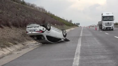 Dolu Fırtınası Trafik Kazasına Neden Oldu: 9 Araç Çarpıştı, 2 Kişi Yaralandı