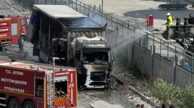 Atık Kâğıt Taşıyan Tırda Yangın Çıktı