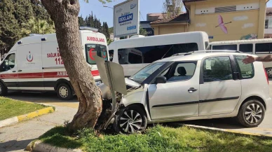 Yayalara Çarpmamak İçin Direksiyonu Ağaca Kırdı