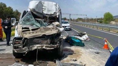 Minibüs Tırla Çarpıştı: 1 Ölü
