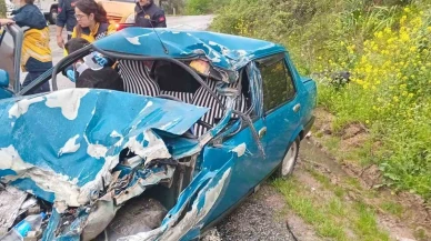 Fiat Tofaş Tıra Çarptı, Sürücü Ağır Yaralandı