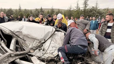 Tır Otomobile Çarptı, Araç Hurdaya Döndü