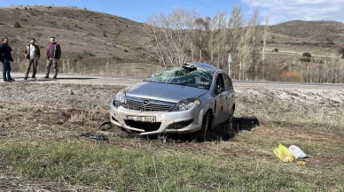 Sivas'ta Otomobil Tarlaya Uçtu: 1’i Bebek 5 Yaralı