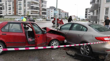 Kaygan Yol Kavşakta Felakete Yol Açtı 8 Yaralı