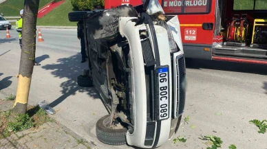 Düz Yolda Kontrolden Çıkan Otomobil Ağaca Çarptı
