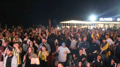 Fenerbahçe’ye Meşaleli Kutlama
