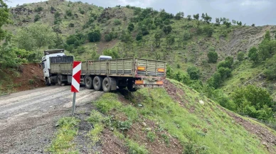Büyük Araç Küçük Yol: Mahsur Kaldı