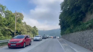 Bayram Yoğunluğu Trafiği Kilitledi