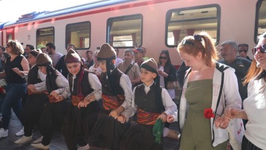 Turistik Diyarbakır Ekspresi Halayla Karşılandı!
