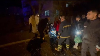 Elazığ'da  Direksiyon Hakimiyetini Kaybeden Araç Ağaca Çarptı,  3 Yaralı