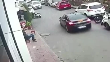 Kaldırımda Oturuyordu Genç Sürücünün Kurbanı Oldu