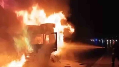 Seyir Halindeki Tırda Büyük Yangın