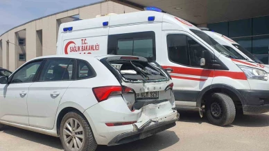 Arkadan Çarpan Kamyonet 3 Kişiyi Yaraladı