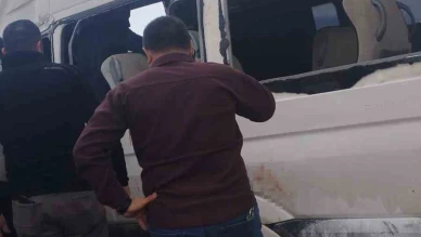 Van’da Yolcu Minibüsü ile Kamyonet Çarpıştı: Ölü ve Yaralılar Var