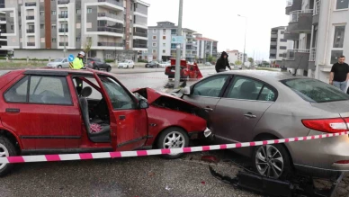 Kaygan Yol Kavşakta Felakete Yol Açtı 8 Yaralı