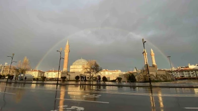 Sivas’ta Gökkuşağı Gökyüzünü Renklendirdi