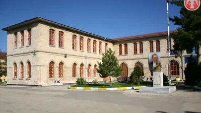 Sivas'ta Bir Okul Değil, Bir Değer Eksiliyor: Selçuk Lisesi’nde Sessiz Veda!