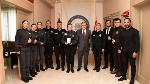 Sivas’ta Polis Haftası Etkinliğinde Müzikal Katkı Sunanlara Plaket