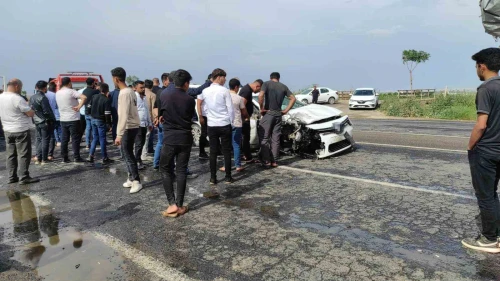 Otomobil minibüse çarptı: 5 kişi yaralandı