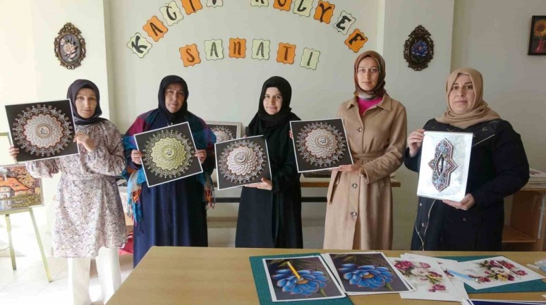 Kadınlar,  3 boyutlu tablolarla bütçelerine katkı sağlıyor