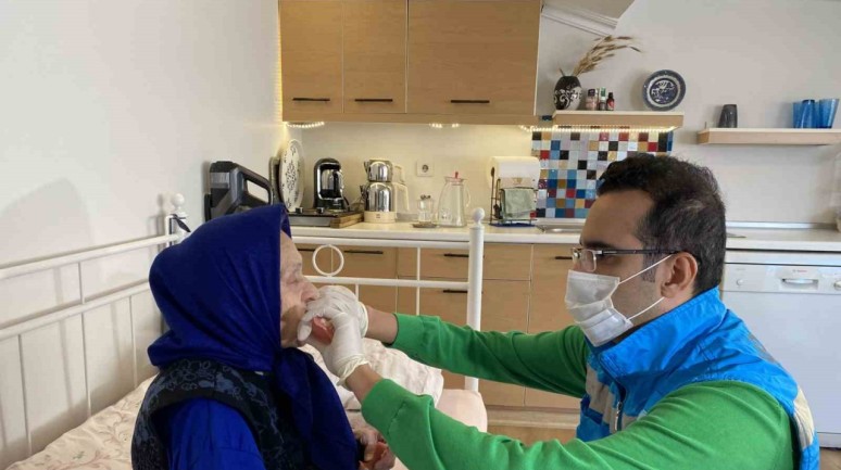 Evde Ağız ve Diş Sağlığı Hizmeti Hastalara Kolaylık Sağlıyor