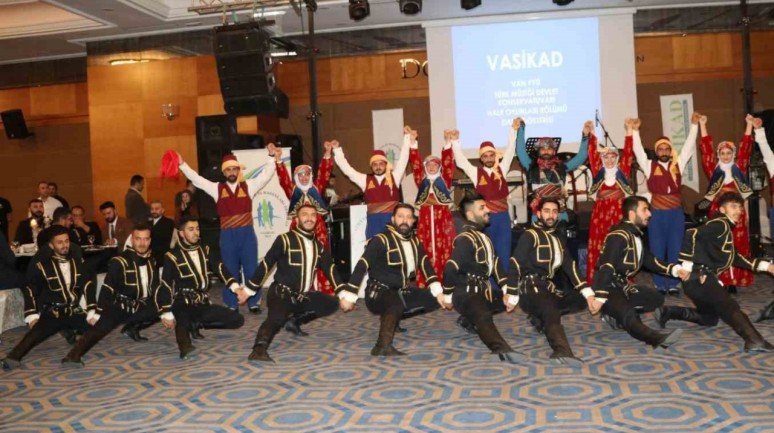 Van'da Geleneksel "Van Gecesi" Etkinliği Büyük İlgi Gördü