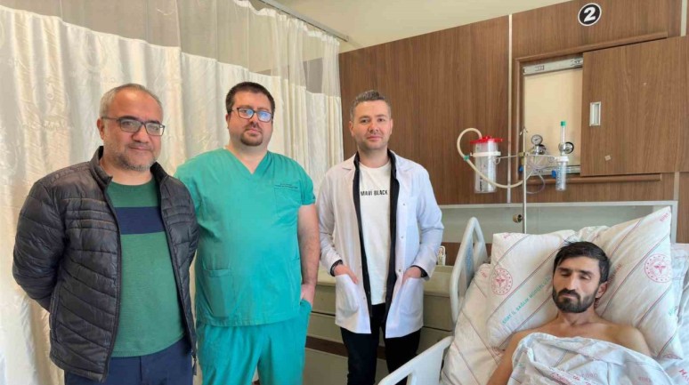 Siirt Kurtalan’da 8. Kattan Düşen İşçi,  Yoğun Tedavi Sonrası Hayata Tutundu