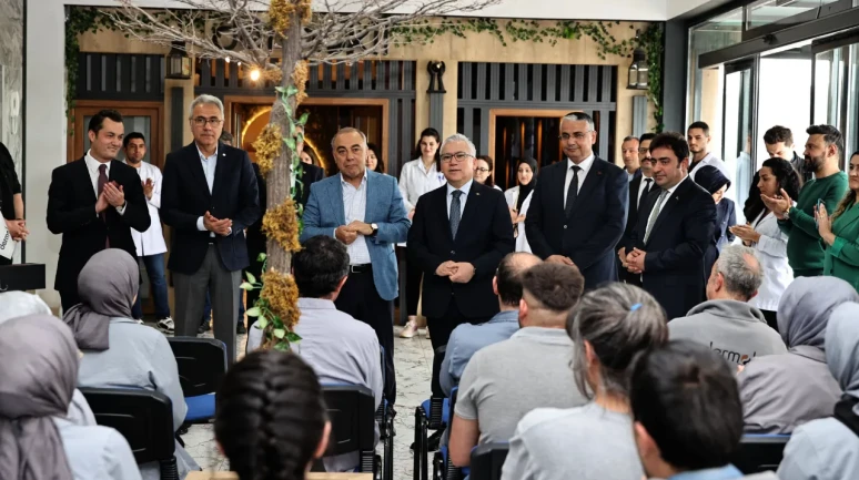 Sivas Valisi Yılmaz Şimşek, İşçilerin 1 Mayısını Kutladı