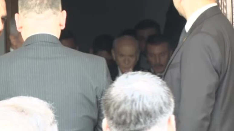 MHP Lideri Devlet Bahçeli Partilileri Balkondan Selamladı