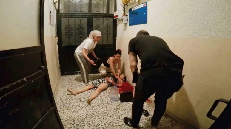 Üvey Kardeşini Bıçaklayarak Öldürdü! Bir Kişiyi de Yaraladı