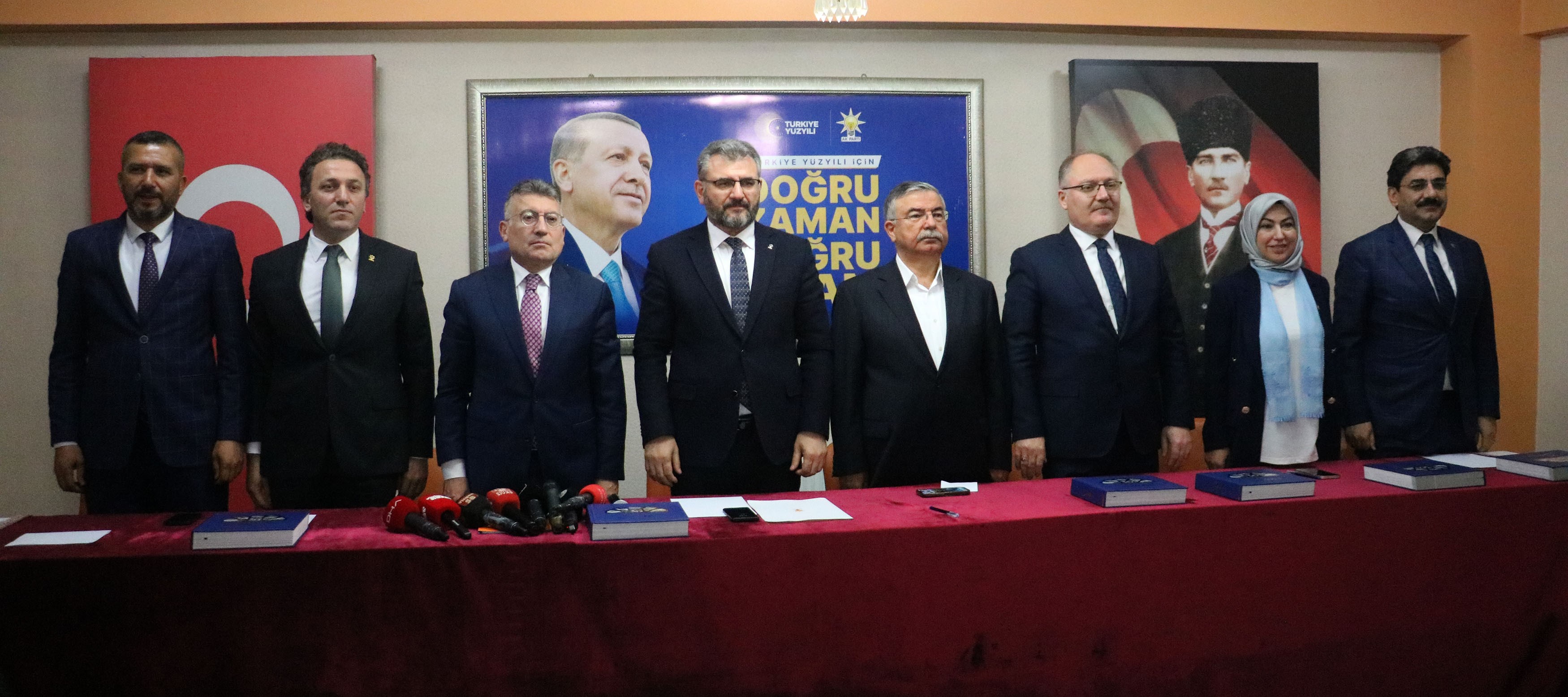AK PARTİ BASIN İLE BİRARAYA GELDİ