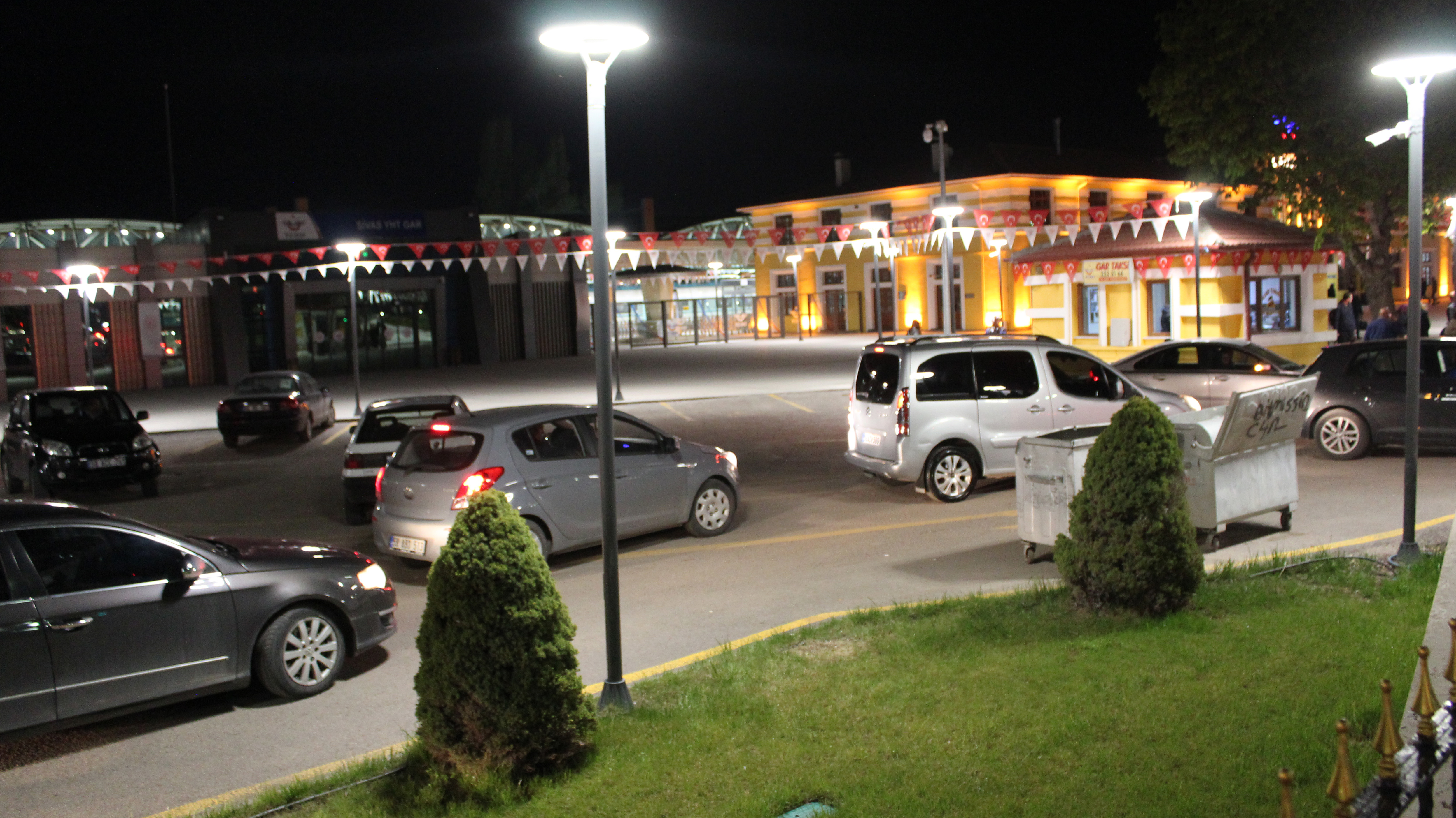 YHT’DE OTOPARK SORUNU